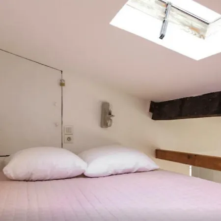 아파트 Vieil Cosy Close Everything *